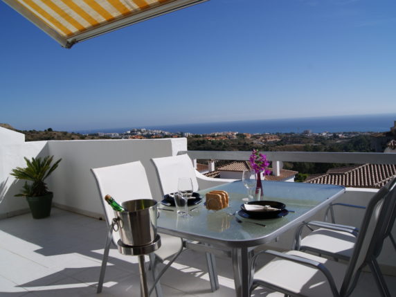 Image 1 of 7 - Great penthouse with service package and stunning sea views
