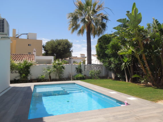 Image 2 of 15 - Beautiful villa 300m from the beach with private pool
