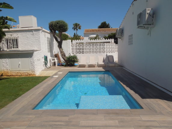 Image 4 of 15 - Beautiful villa 300m from the beach with private pool