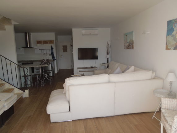 Image 8 of 19 - Beautiful triplex penthouse apartment a stone´s throw away from the beach