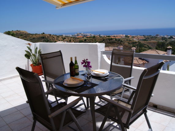 Image 1 of 8 - Great penthouse with service package and stunning sea views