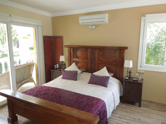 Image 10 of 19 - Lovely and centrally located villa with separate guest apartement