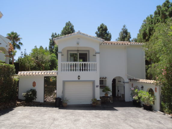 Image 4 of 19 - Lovely and centrally located villa with separate guest apartement