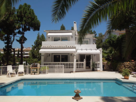 Image 1 of 19 - Lovely and centrally located villa with separate guest apartement