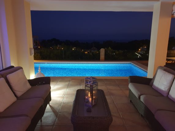 Image 35 of 41 - Unique one level villa in the heart of Calahonda with luxurious fittings and lovely sea views