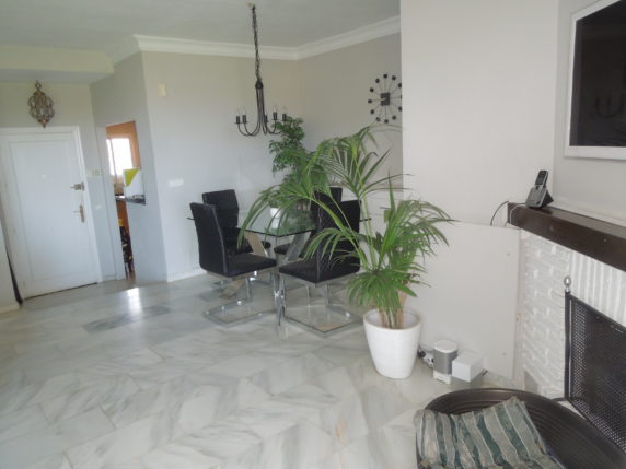 Image 8 of 17 - Attractive townhouse in Calahonda with many extras