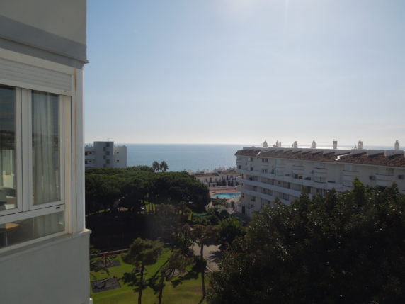 Image 4 of 10 - Modern beachside studio with stunning views