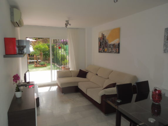 Image 6 of 15 - Lovely groundfloor apartment with private garden close to La Cala beach