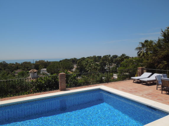 Image 5 of 41 - Unique one level villa in the heart of Calahonda with luxurious fittings and lovely sea views