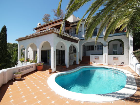 Image 1 of 32 - Villa in best location with stunning sea views