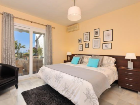 Image 14 of 19 - Lovely apartment with private garden and sea views