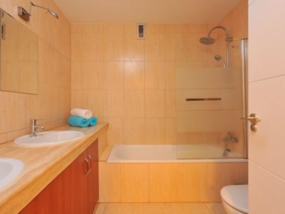 Bild 18 von 19 - Schönes Appartement mit privatem Garten und Meerblick