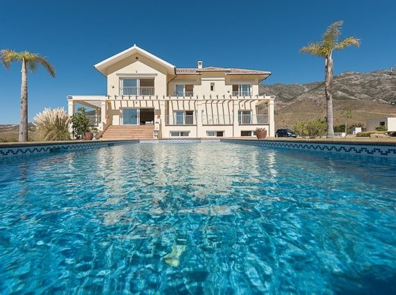 Image 1 of 10 - Extravagant mansion with panoramic views