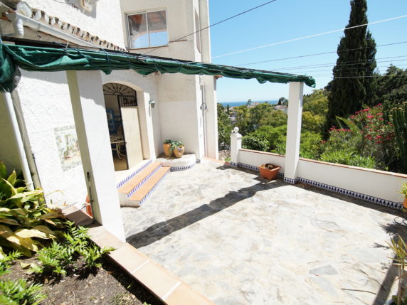 Image 19 of 32 - Villa in best location with stunning sea views