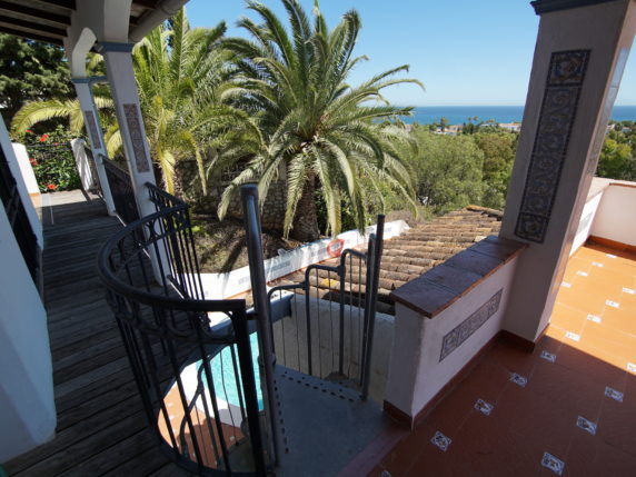 Image 14 of 32 - Villa in best location with stunning sea views