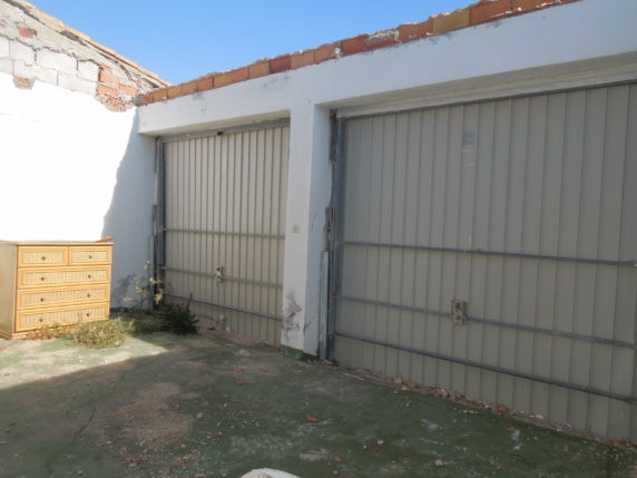 Image 8 of 11 - Building plot in central location with sea views