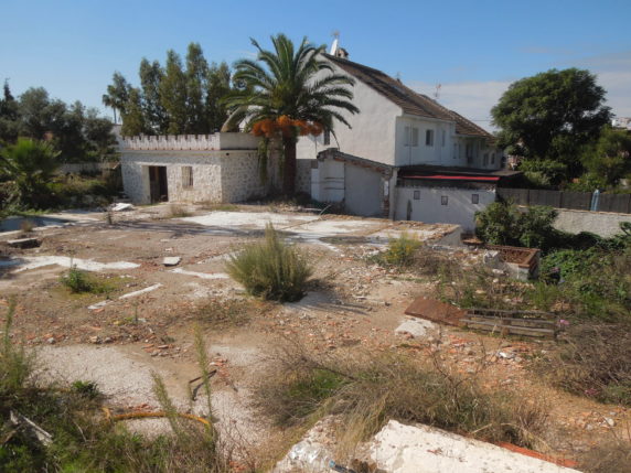 Image 11 of 11 - Building plot in central location with sea views