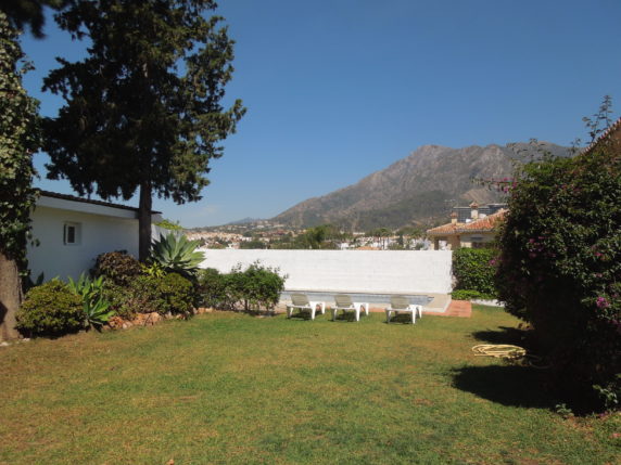 Image 4 of 22 - Centrally located villa in Marbella with many extras
