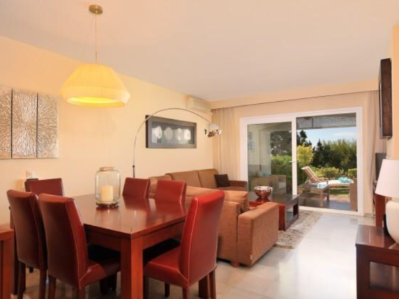Image 13 of 19 - Lovely apartment with private garden and sea views