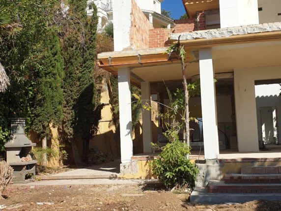 Image 2 of 18 - Villa project in Elviria