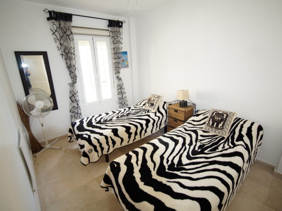 Bild 9 von 16 - Grosses Eck-Erdgeschoss Appartement mit 4 Pools