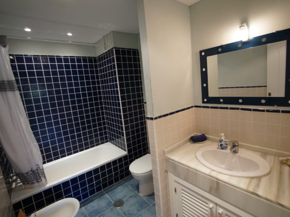 Bild 14 von 16 - Grosses Eck-Erdgeschoss Appartement mit 4 Pools