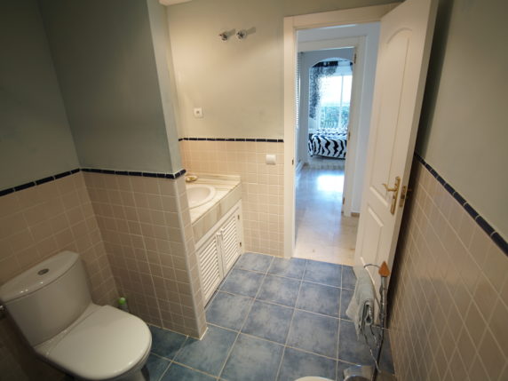 Bild 15 von 16 - Grosses Eck-Erdgeschoss Appartement mit 4 Pools