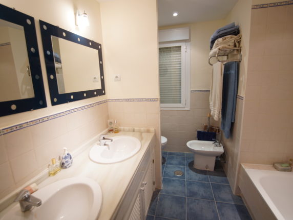 Bild 16 von 16 - Grosses Eck-Erdgeschoss Appartement mit 4 Pools