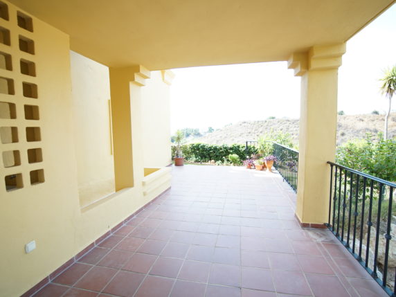 Bild 5 von 16 - Grosses Eck-Erdgeschoss Appartement mit 4 Pools