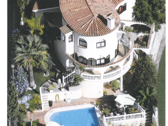 Image 3 of 32 - Stunning villa in central location in Torreblanca