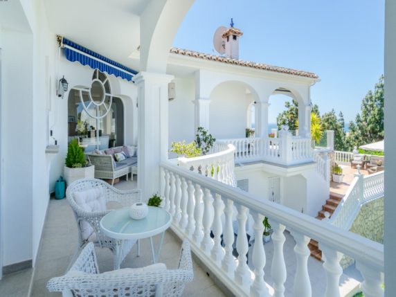 Image 11 of 38 - Stunning villa in prime location next to the golf course and close to the town centre of La Cala de Mijas