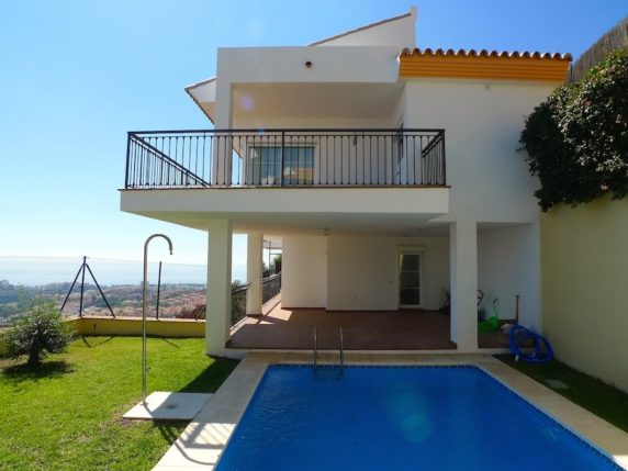Image 2 of 21 - Luxurious semi-detached villa incl. bills and cleaner! With panoramic views