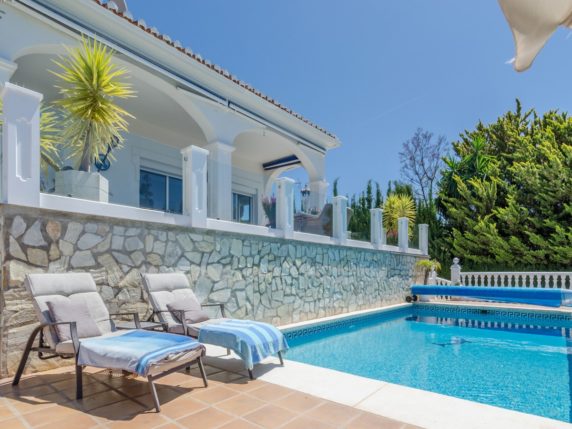 Image 3 of 38 - Stunning villa in prime location next to the golf course and close to the town centre of La Cala de Mijas