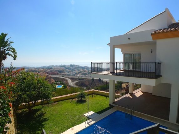 Image 1 of 21 - Luxurious semi-detached villa incl. bills and cleaner! With panoramic views