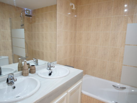 Image 11 of 14 - Great apartment incl. bills! Within walking distance to Cabopino port and beach