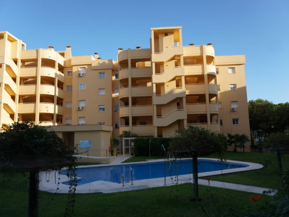 Image 2 of 14 - Great apartment incl. bills! Within walking distance to Cabopino port and beach