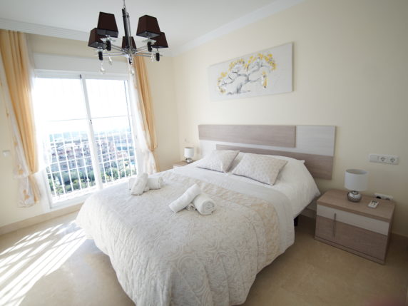 Image 13 of 21 - Luxurious semi-detached villa incl. bills and cleaner! With panoramic views