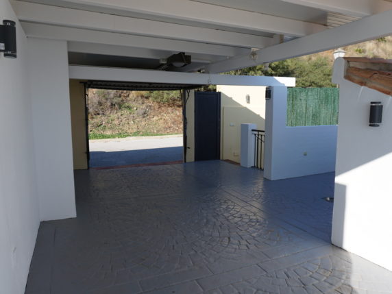 Image 21 of 21 - Luxurious semi-detached villa incl. bills and cleaner! With panoramic views