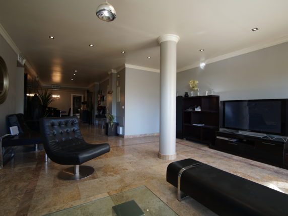 Image 12 of 20 - Spacious apartment in the famous urbanisation Lomas de Marbella Club