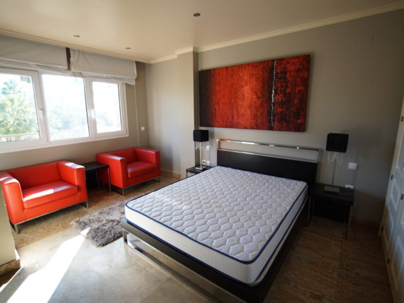 Image 15 of 20 - Spacious apartment in the famous urbanisation Lomas de Marbella Club