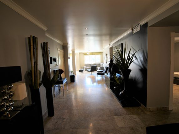 Image 14 of 20 - Spacious apartment in the famous urbanisation Lomas de Marbella Club
