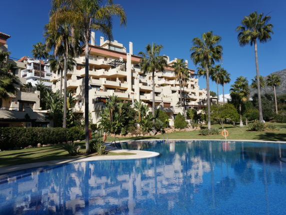 Image 1 of 20 - Spacious apartment in the famous urbanisation Lomas de Marbella Club