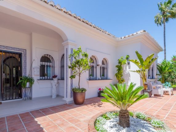 Image 13 of 38 - Stunning villa in prime location next to the golf course and close to the town centre of La Cala de Mijas