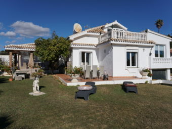 Imagen del inmueble V330: Villa preciosa con parcela grande cerca de la playa con muchas posibilidades