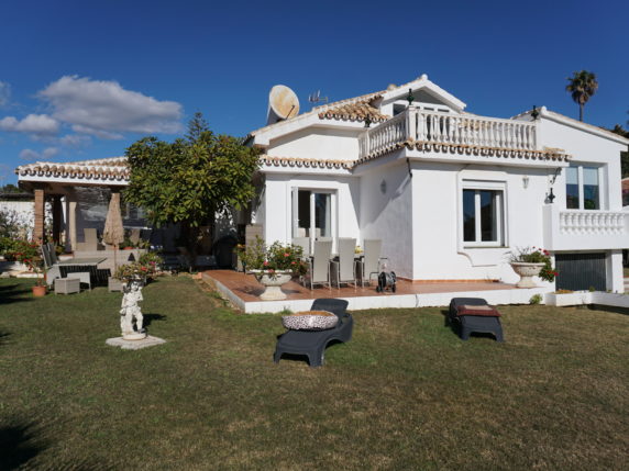 Image 1 of 29 - Beautiful villa with large plot close to the beach with many possibilities