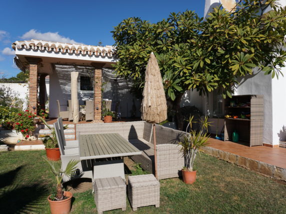 Image 27 of 29 - Beautiful villa with large plot close to the beach with many possibilities