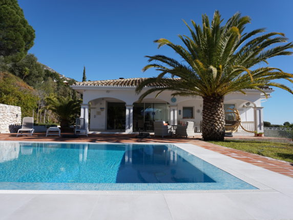 Image 5 of 38 - Impressive villa built to highest standards with panoramic views in Valtocado