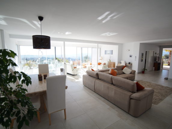 Image 21 of 38 - Impressive villa built to highest standards with panoramic views in Valtocado