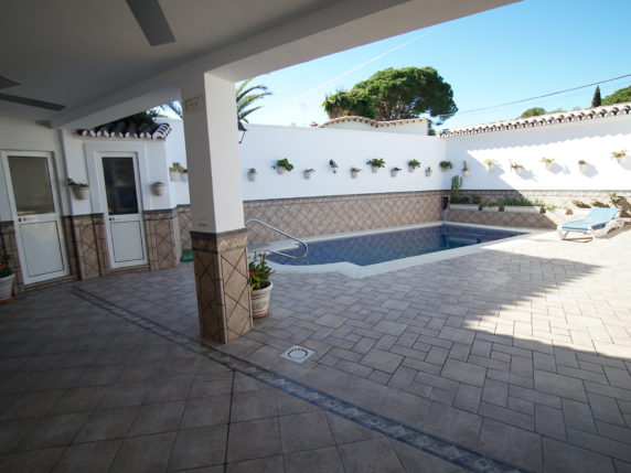 Image 7 of 25 - Detached villa with private pool close to amenities with potential