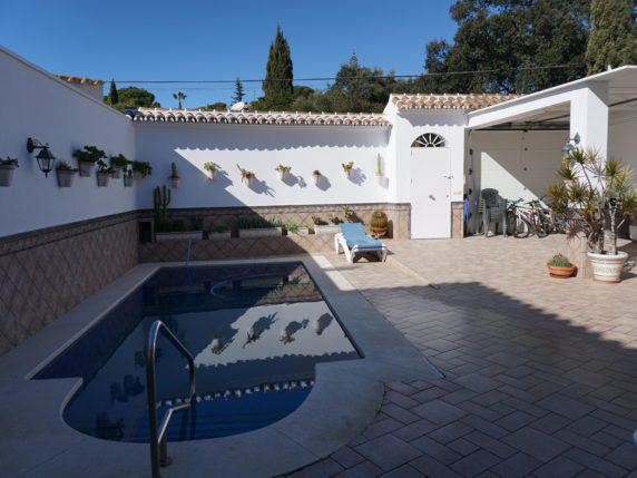 Image 3 of 25 - Detached villa with private pool close to amenities with potential